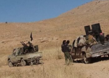 داعش يطالب الناس بالمال تحت تهديد السلاح في سوريا